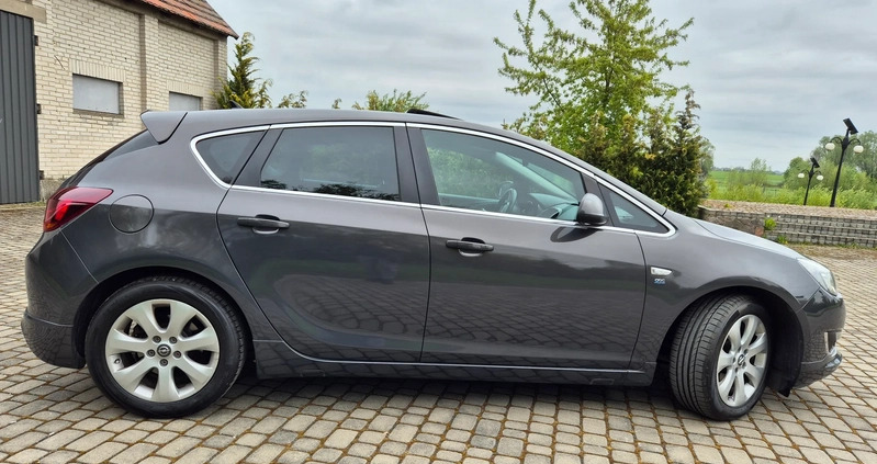 Opel Astra cena 40500 przebieg: 158907, rok produkcji 2014 z Człopa małe 742